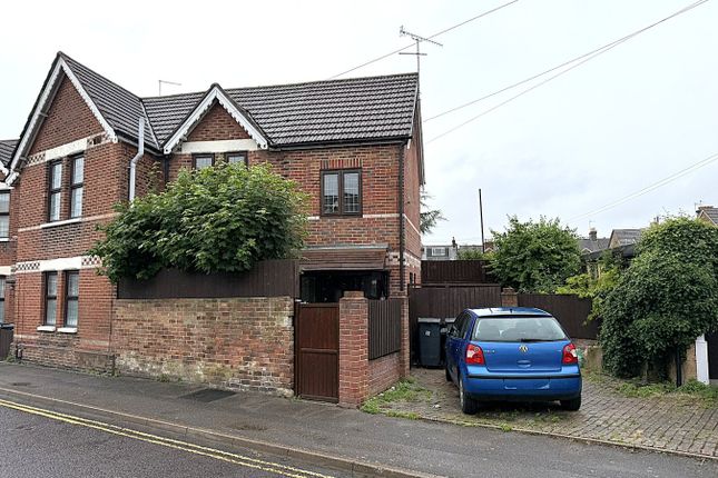 2 bed property, in Heckford Road, £279,950