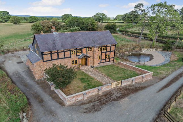 3 bed property, in Coptiviney, £720,000