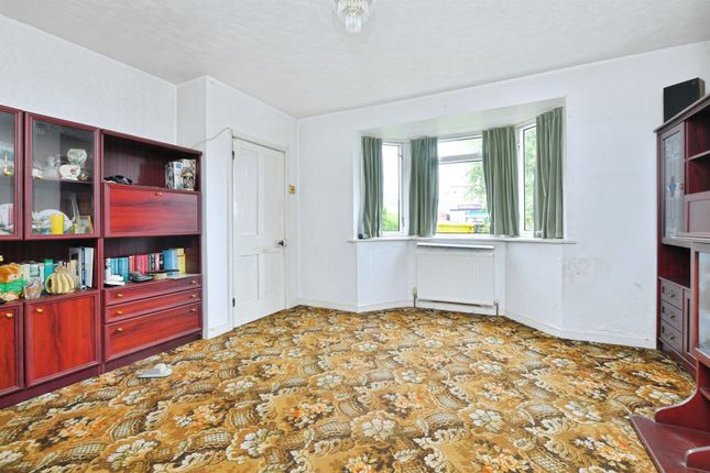 3 bed property, in Beacon Park Road, £200,000