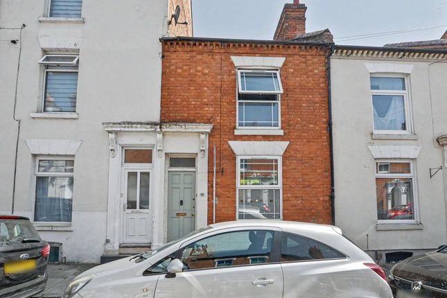 3 bed property, in Lower Thrift Street, £280,000