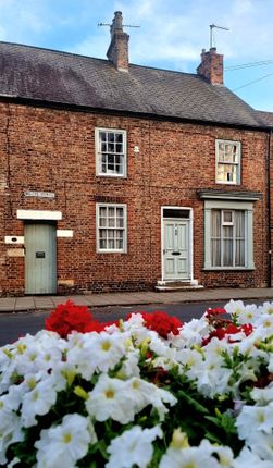 3 bed property, in High Street, £200,000