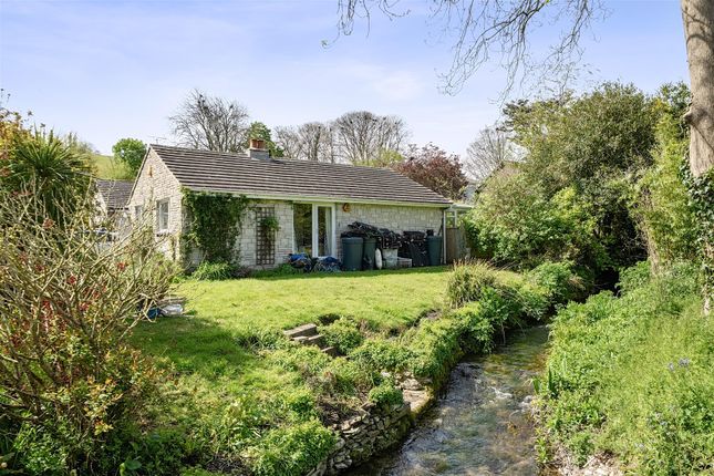 2 bed property, in Blagdon Close, £390,000