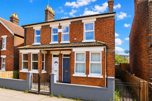 3 bed property, in Three Crowns Road, £325,000