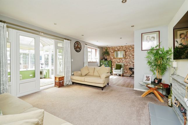 3 bed property, in 13 Hill Crescent, £345,000