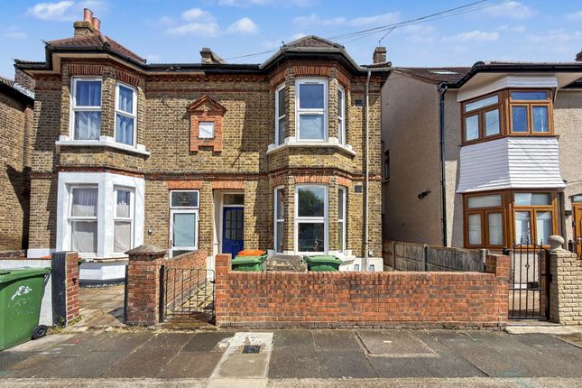 1 bed property, in St. Antonys Road, £255,000