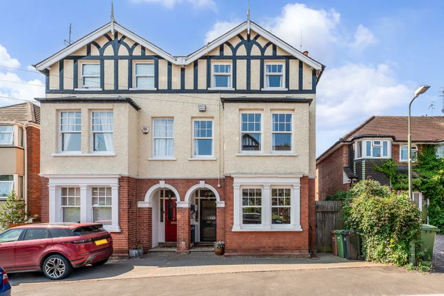5 bed property, in Droitwich, £695,000