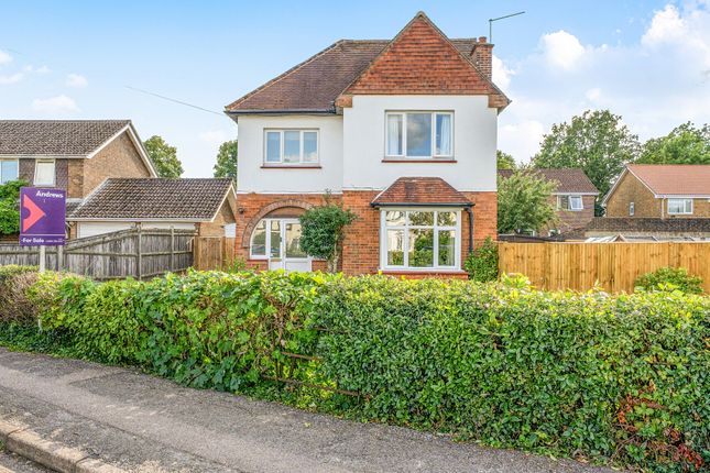 3 bed property, in Oakwood Road, £675,000
