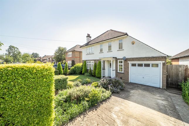 3 bed property, in Broxbourne Road, £900,000