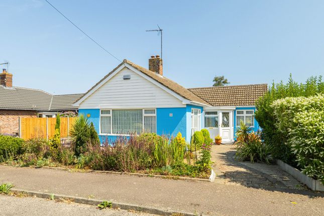 2 bed property, in Evans Close, £475,000