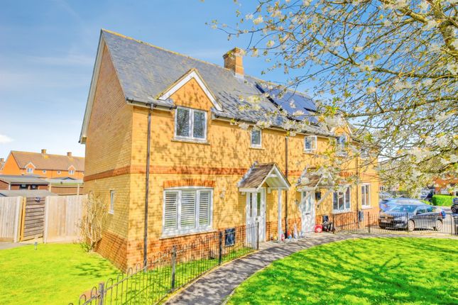 2 bed property, in Johnson Way, £300,000