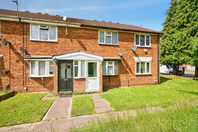 2 bed property, in Circuit Close, £130,000