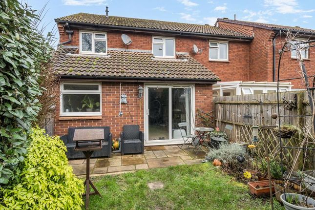 2 bed property, in Braemore Close, £275,000