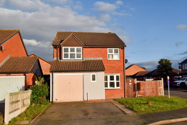 4 bed property, in Country Meadows, £274,000