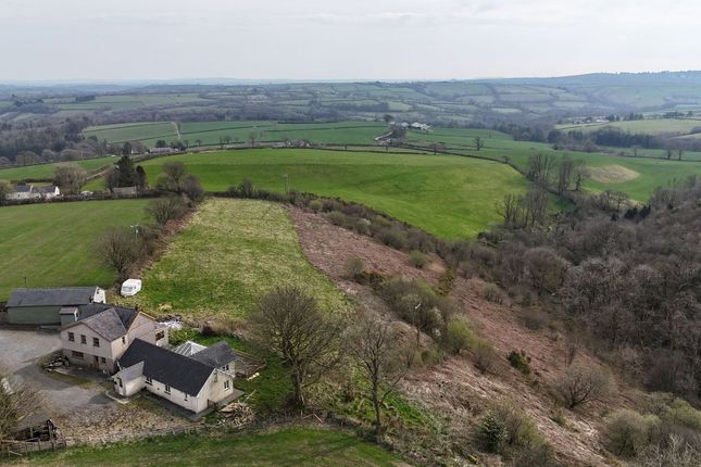 9 bed property, in Llanpumsaint, £465,000
