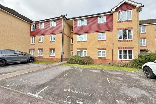2 bed property, in The Fairways, £185,000