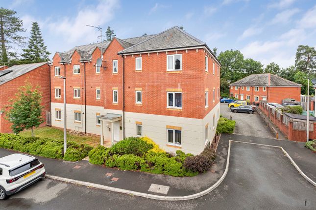2 bed property, in Cardew House, £170,000
