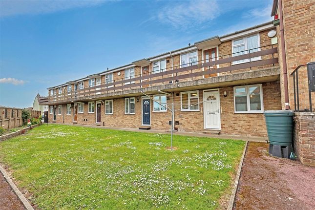 1 bed property, in Lancaster Close, £54,000
