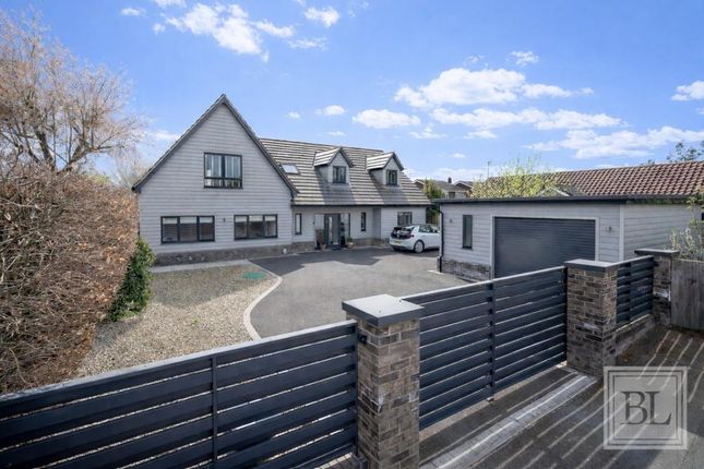 4 bed property, in Manor Close, £900,000