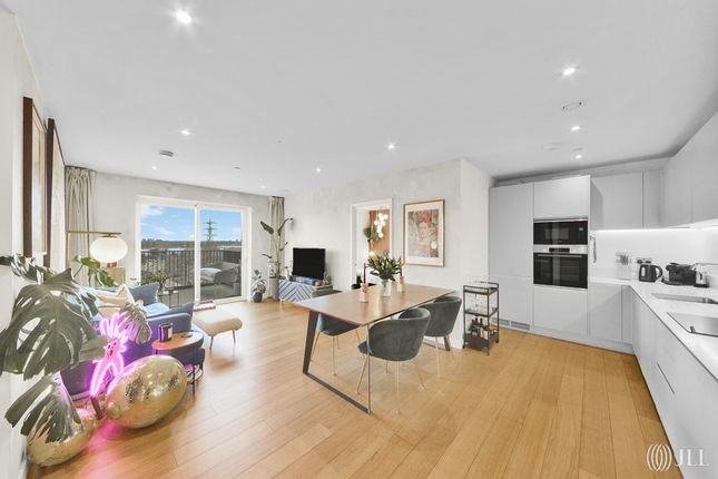 2 bed property, in Navigation Point N17, £550,000