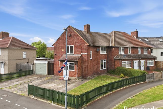 3 bed property, in Raydons Road, £475,000
