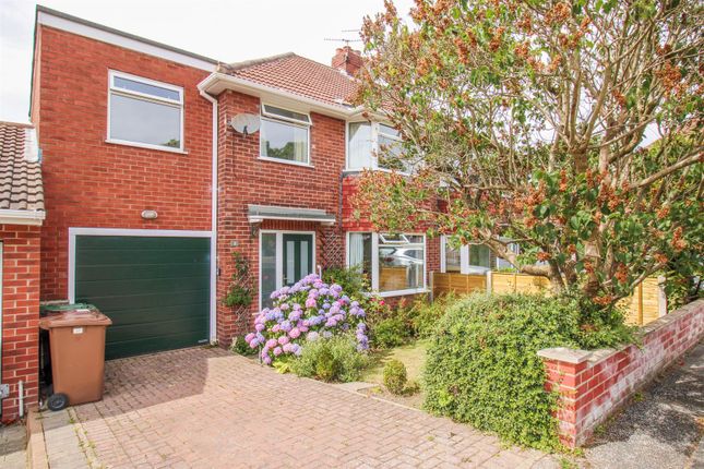 4 bed property, in Woolgreaves Garth, £289,950