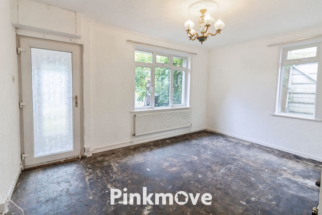 2 bed property, in Rectory Road, £170,000