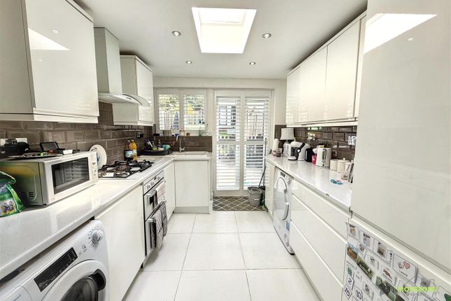 3 bed property, in Ravensworth Road, £425,000