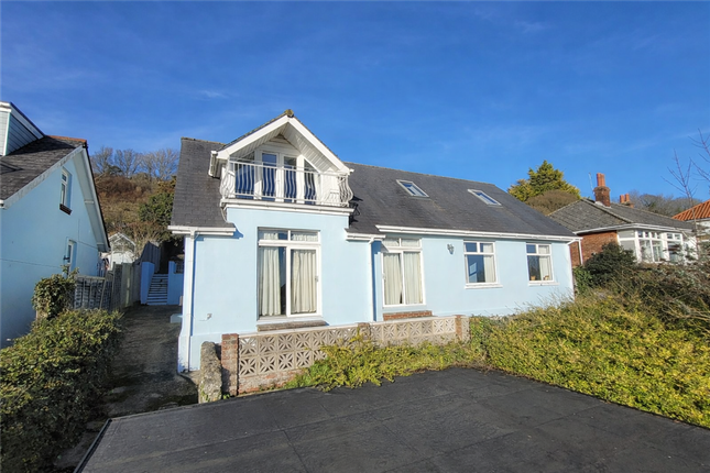 5 bed property, in Whitwell Road, £550,000