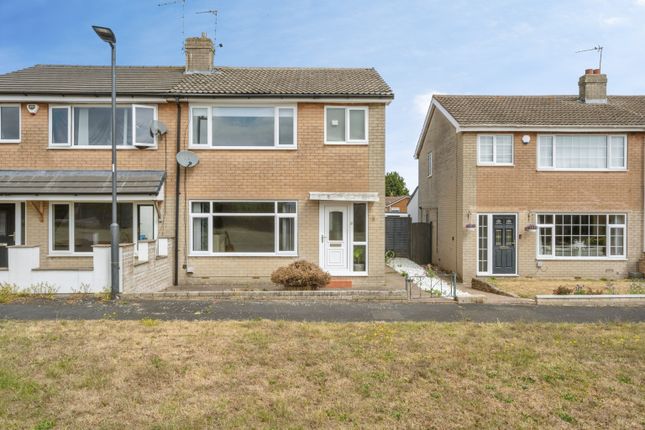 3 bed property, in Manor Walk, £210,000