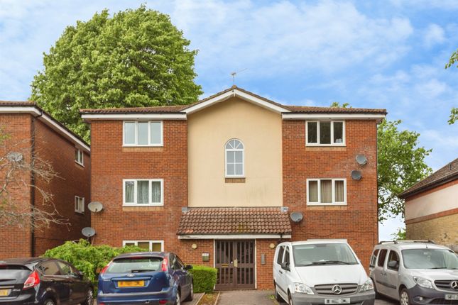 2 bed property, in Turnberry Court, £250,000