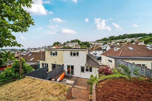 3 bed property, in Clifton Road, £275,000