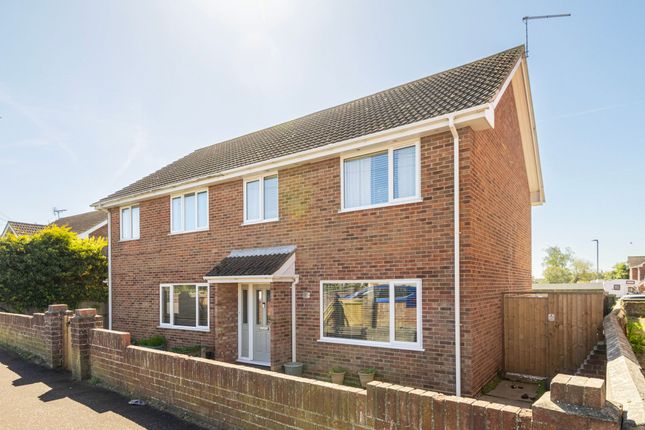 3 bed property, in Beach Road, £290,000