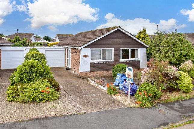 2 bed property, in Rowan Tree Drive, £300,000