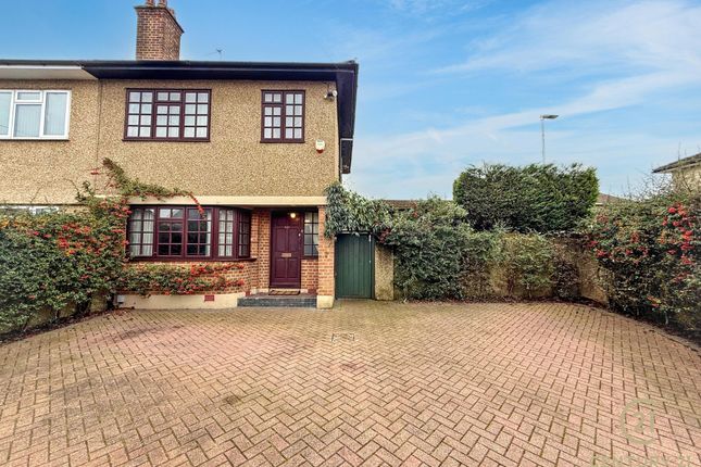3 bed property, in Balmoral Drive, £675,000