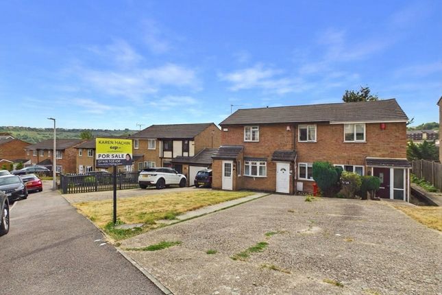 2 bed property, in Shanklin Close, £230,000