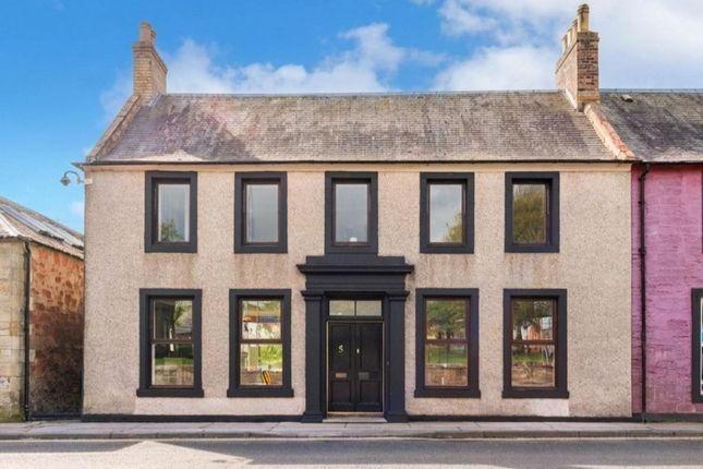 5 bed property, in Bank House, £385,000