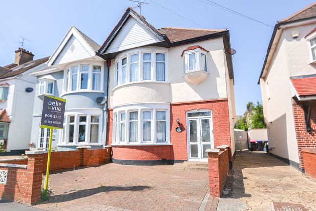 3 bed property, in Ambleside Drive, £410,000