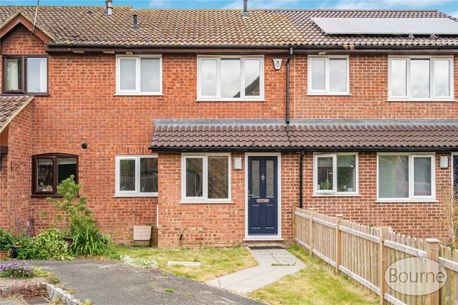 1 bed property, in Woodger Close, £275,000
