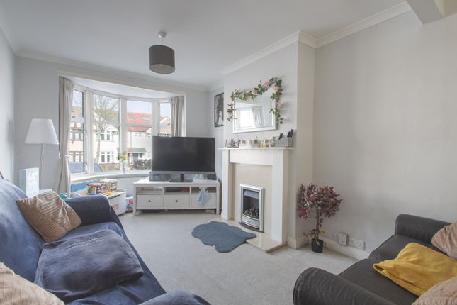 3 bed property, in The Green, £400,000