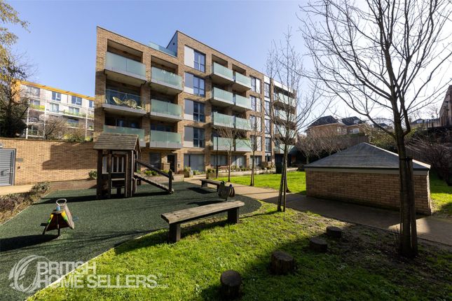 3 bed property, in Cross Lane, £780,000