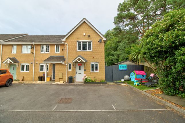 2 bed property, in Ffordd Brynhyfryd, £260,000