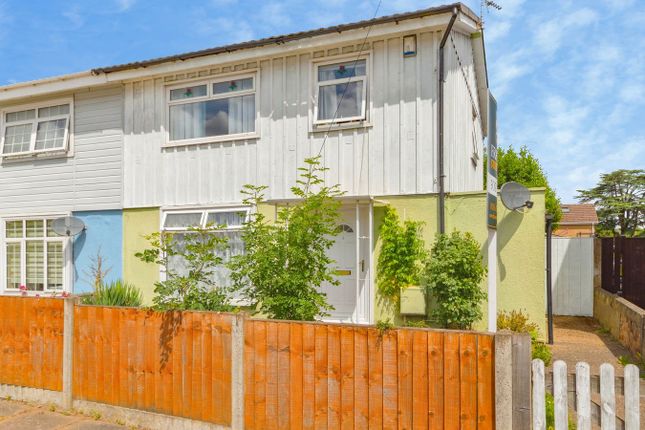 3 bed property, in Kemp Road, £185,000
