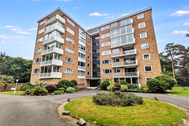 2 bed property, in The Avenue, £270,000