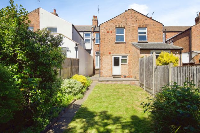 3 bed property, in Glebe Road, £650,000