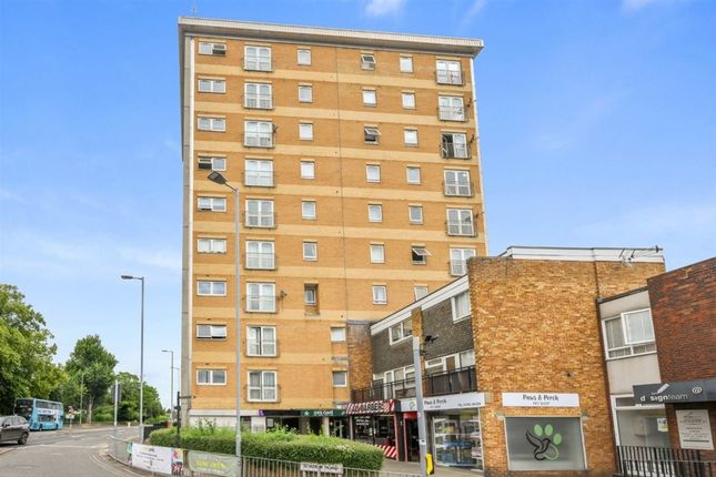 2 bed property, in Ravenscroft, £191,000