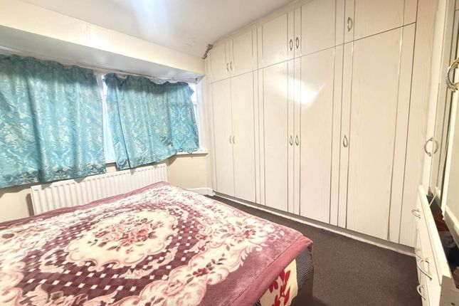 3 bed property, in Dorchester Waye, £609,995