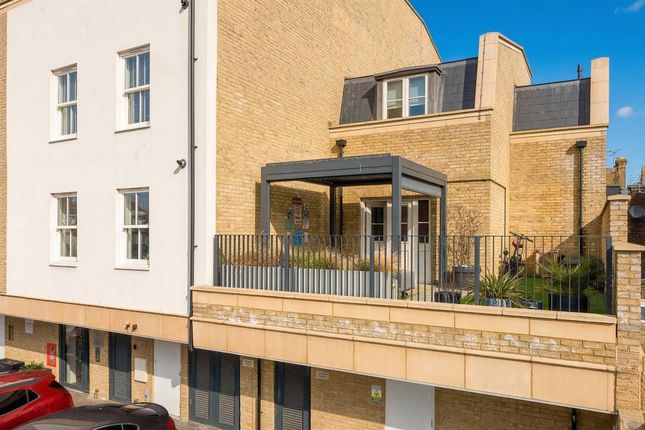 1 bed property, in Richmond Street, £225,000