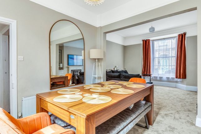 5 bed property, in Gilbert Grove, £270,000
