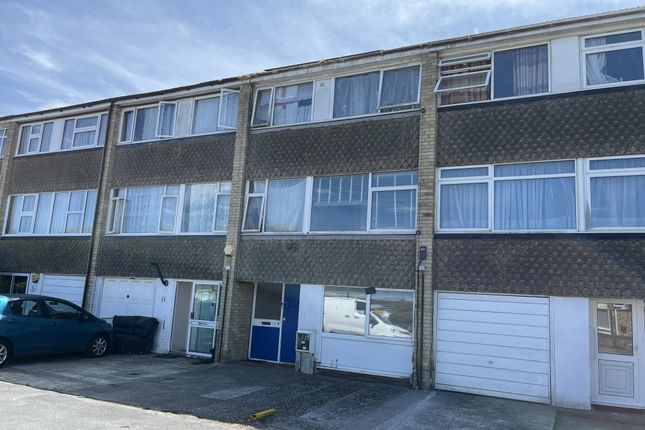 3 bed property, in 12 Combe Road, £260,000