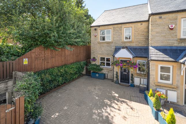 2 bed property, in Fartown Court, £300,000